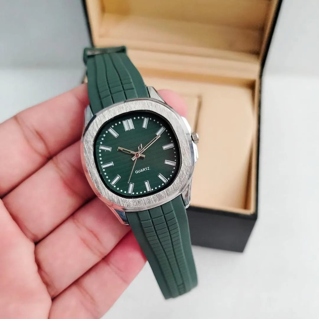 Men,s Movement; Quartz, water Resistant watch