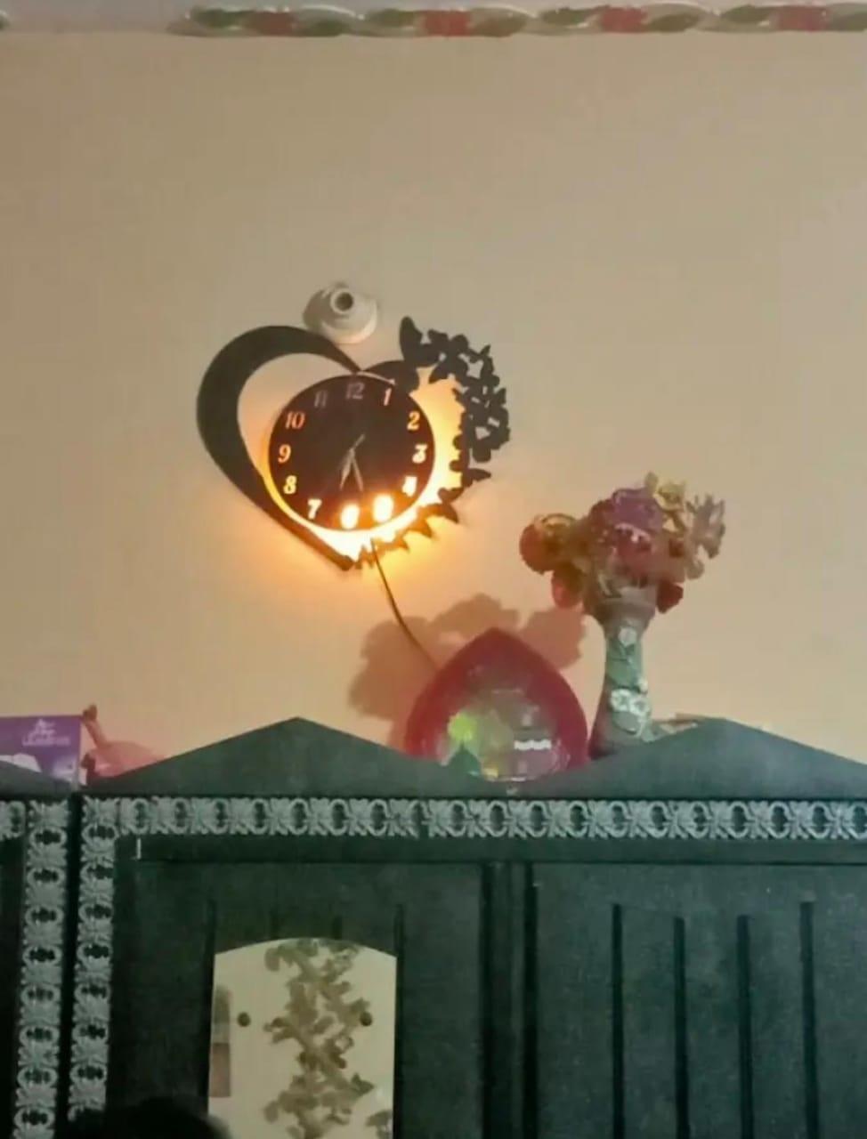 Heart wooden wall clock with perimum light