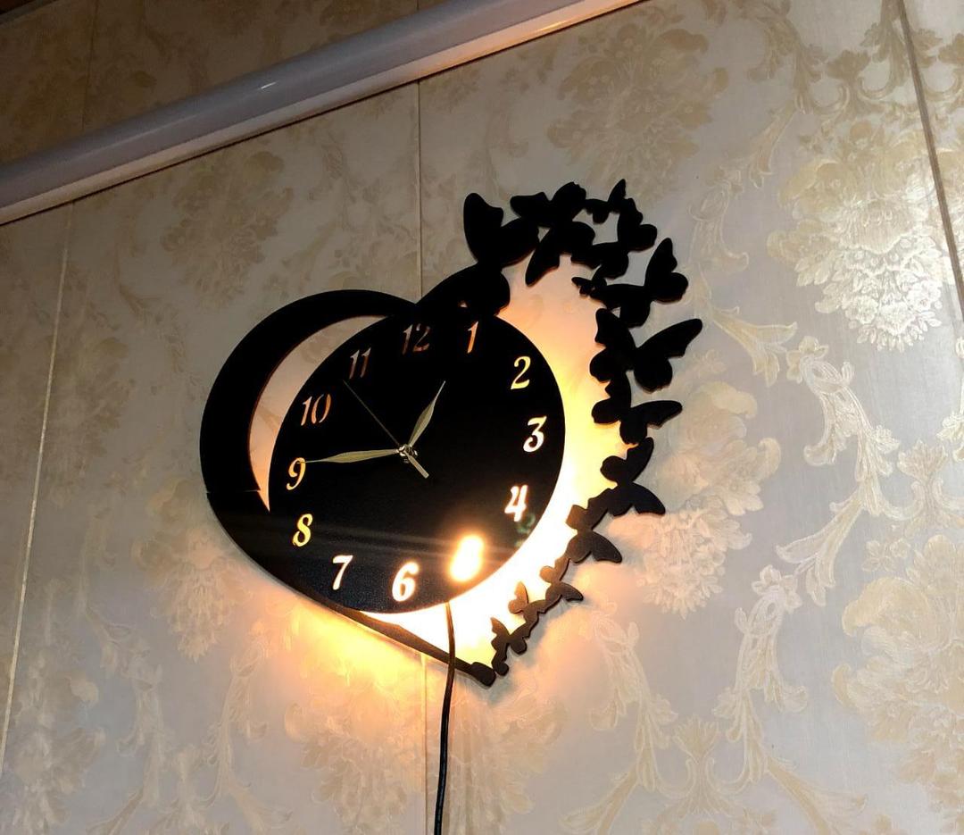 Heart wooden wall clock with perimum light